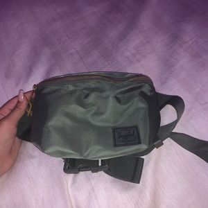 hersechel olive green belt bag